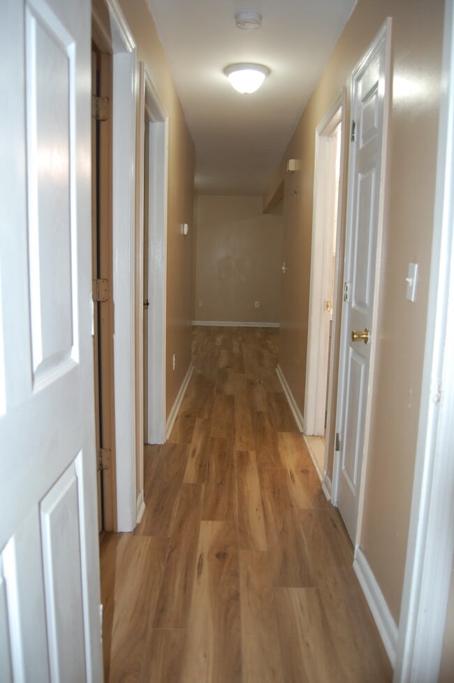 Building Photo - 12 N End Ter