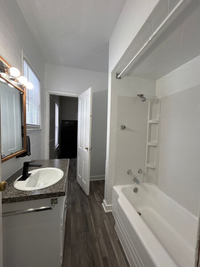 Foto del edificio - 4 bed 1 bath South Bend - ACCEPTING SECTION 8