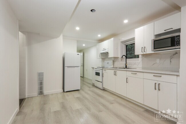 Photo du bâtiment - Rare 2 Bedroom Suite  in Great  Sardis Loc...