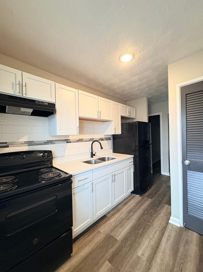 Building Photo - 9025 S Eldorado Dr
