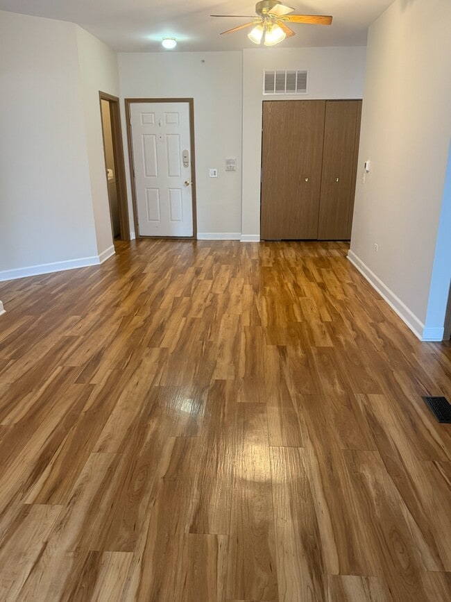 Building Photo - 3317 Stratford Ct