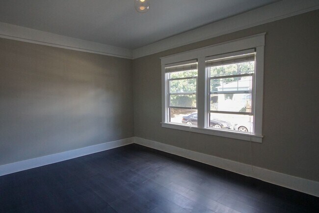 Foto del edificio - Enjoy Modern Convenience w/Vintage Charm + Complimentary Laundry!