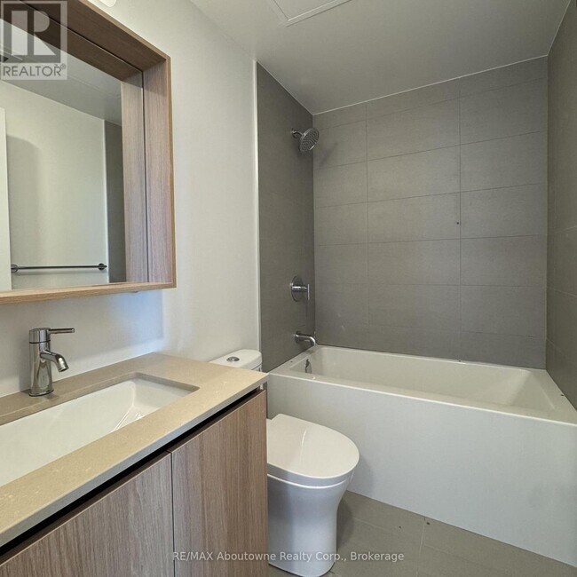 Building Photo - 35 Parliament St