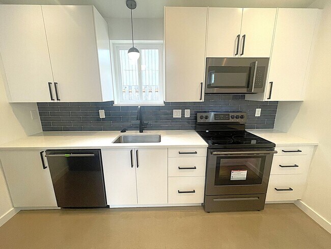 Foto del edificio - Brand New - 2 bedroom, AC, Full Kitchen, L...