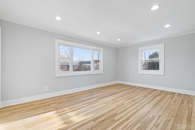 Building Photo - 187 Midland Pl
