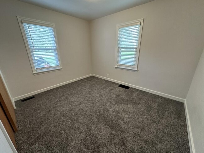 Building Photo - 809 Zollinger Rd
