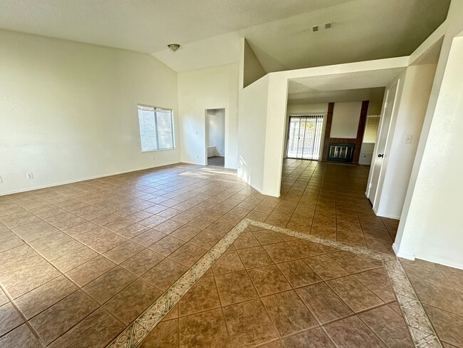 Foto del edificio - Spacious Rancho Vista Home With RV Access