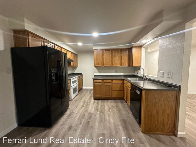Building Photo - 3 br, 2 bath House - 6796 Honeysuckle Dr