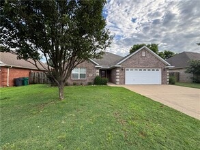Building Photo - 3905 W Amour Dr