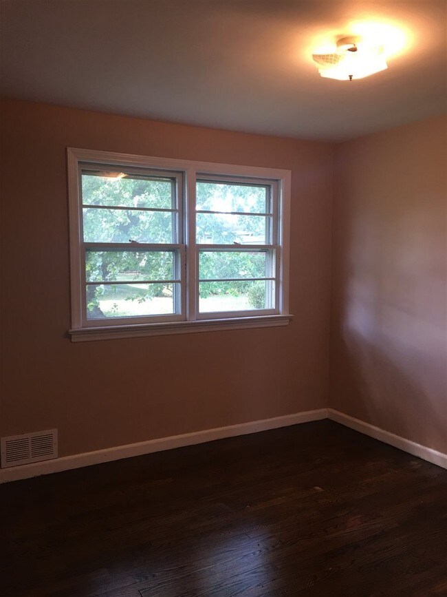 Building Photo - 247 Pandolfi Ave