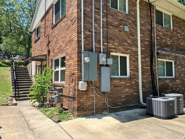 Building Photo - 2008 Durwood Rd
