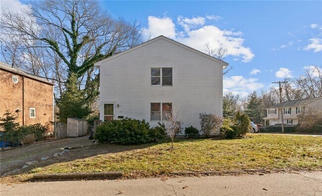 Building Photo - 19 Cozzens Ave
