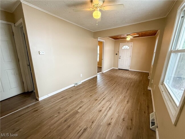 Foto del edificio - 1578 Salem Ave