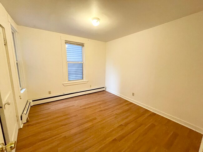 Foto del edificio - 1570 Tremont St