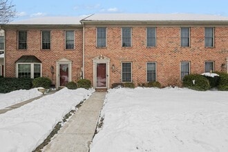 Building Photo - 347 Stonehedge Ln