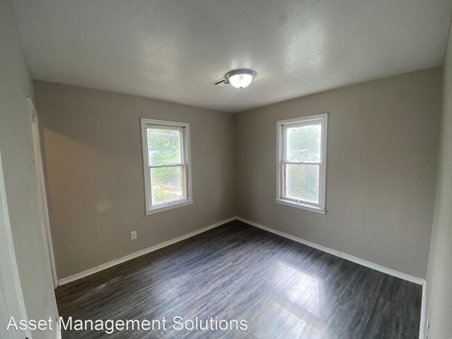 Building Photo - 3 br, 1 bath House - 3000 SW 51st St