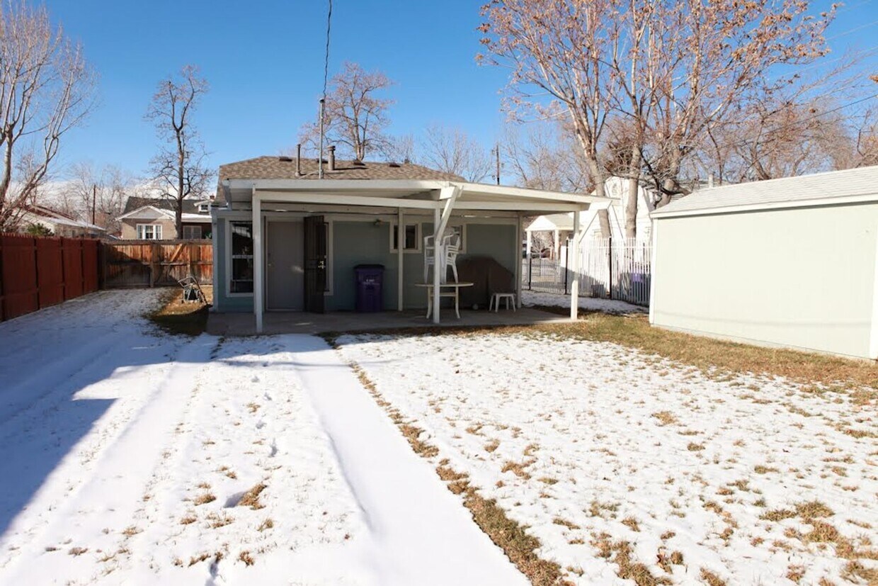 Foto del edificio - Spacious 2 bedroom with large den in the h...