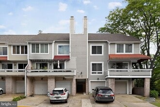 Building Photo - 9805 Lake Shore Dr