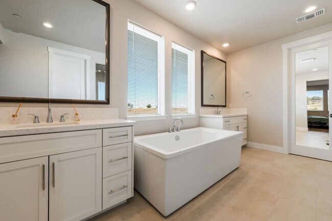 Foto del edificio - Newly Built 5BR Luxury Home in El Dorado Hills – 3,926 Sq Ft!