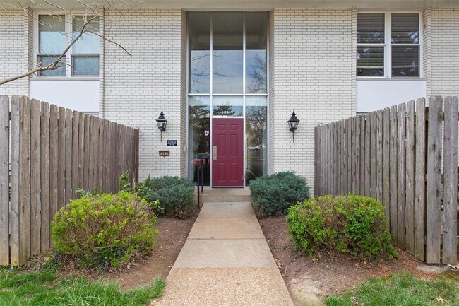 Building Photo - 10443 Briarbend Dr