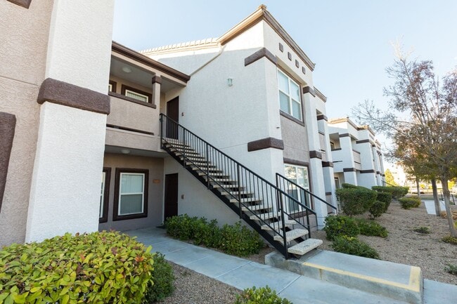 Building Photo - Lovely 2-Bedroom Condo in the Tuscano Comm...