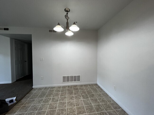 Building Photo - 1612 Westbury Way