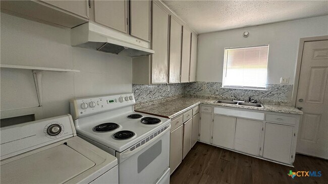 Foto del edificio - 218 E Valley Rd
