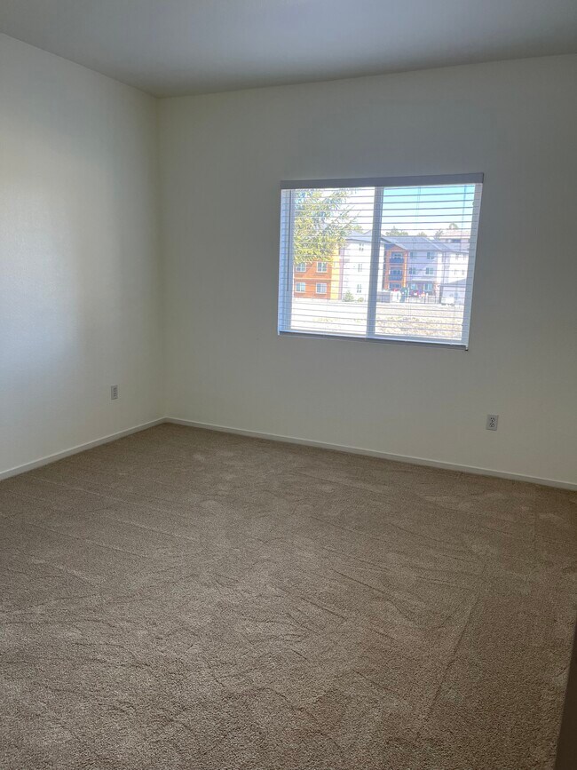 Foto del edificio - 6850 Sharlands Ave