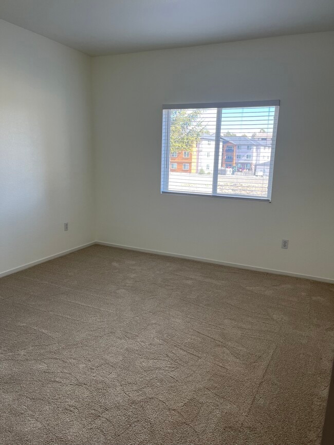 Building Photo - 6850 Sharlands Ave