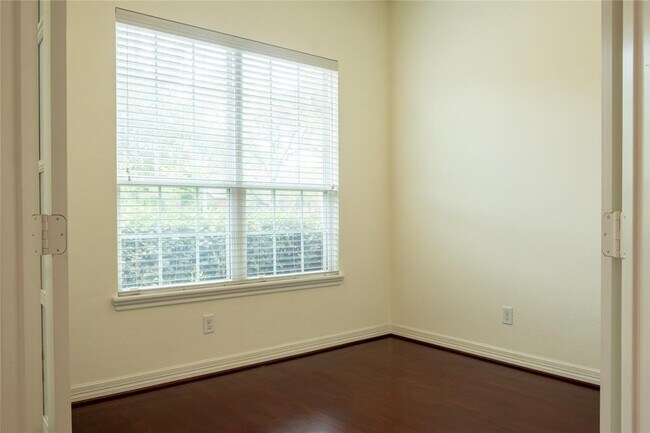 Building Photo - 5410 Valley Country Ln