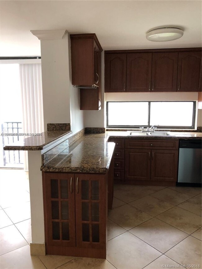Foto del edificio - 16909 N Bay Rd