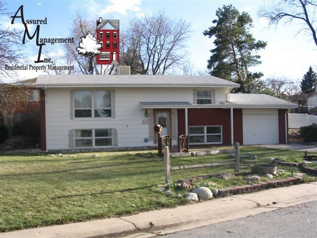 Primary Photo - Large bi-level home with 1-car garage!