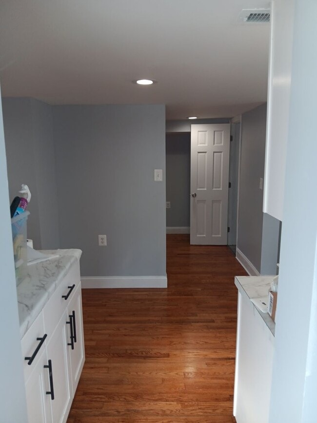 Foto del edificio - Renovated 3 Bed 2 Bath Single-Family Home in Aberdeen