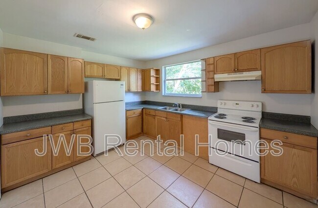 Foto del edificio - 3702 Colebrooke Dr