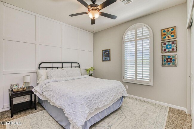 Foto del edificio - 12133 Chapel Hill Rd