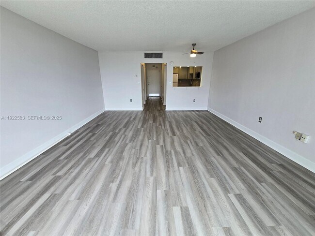 Foto del edificio - 1470 NE 125th Terrace