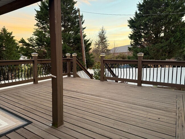 Foto del edificio - 146 E Park Dr