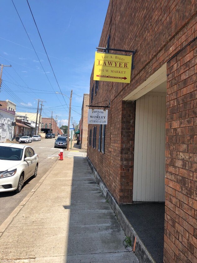 Foto principal - Downtown 2 Bedroom Apartment! Water included!