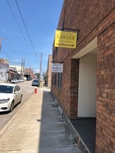 Building Photo - 205 1/2 2nd St Building Photo - 205 1/2 2nd St