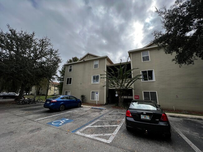 Building Photo - 3800 SW 20th Ave