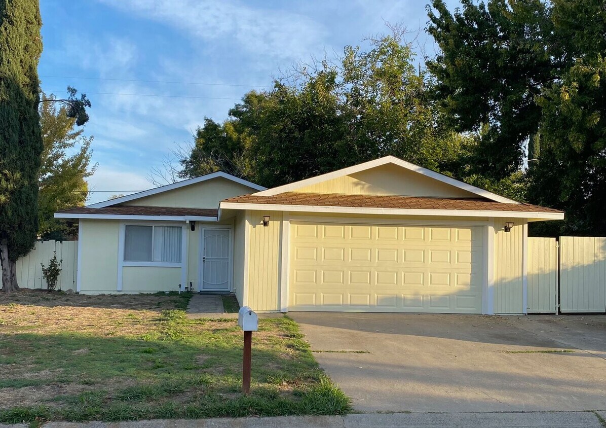 3 bed 2 bath 2 car garage in Granite Bay House Rental in Granite Bay