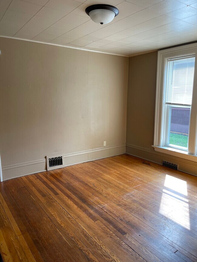 Foto del edificio - 633 Amherst Ave