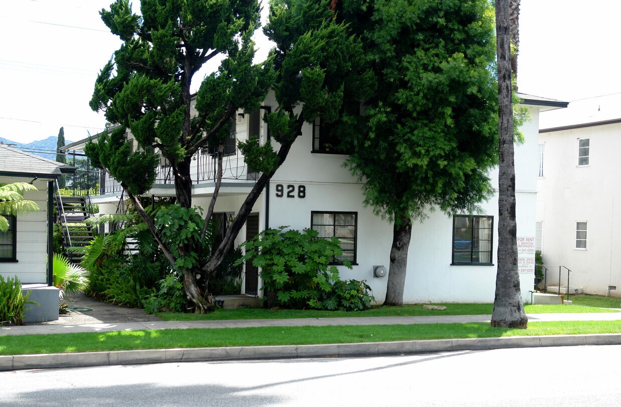 Primary Photo - 928 W Glenoaks Blvd