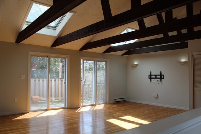 Building Photo - 91 Riverview Rd