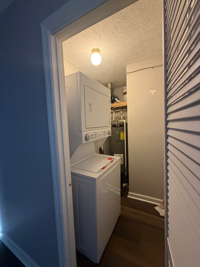 shared laundry - 1109 Scott Alan Cir