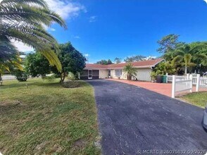 Building Photo - 122 Riomar Dr