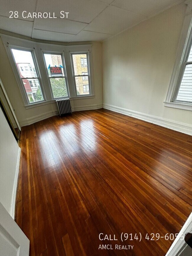 Building Photo - Huge 2 bedroom apartment for rent with a n...