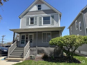 Building Photo - 424 Beloit Ave