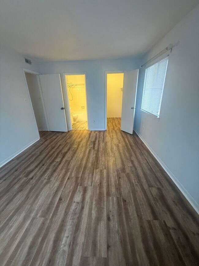 Foto del edificio - Right Around the Corner, Near Everywhere You Want to Be