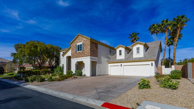 Foto del edificio - Stunning 6 Bedroom Home With Casita Pool H...